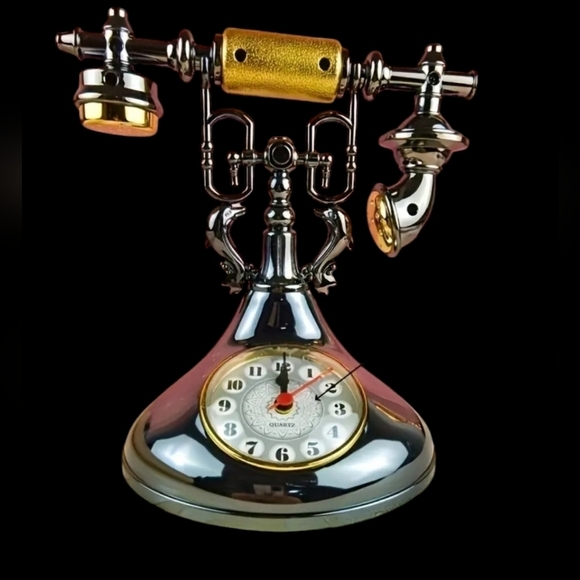 New Phone shape clock made of plastic - Picture 3 of 4